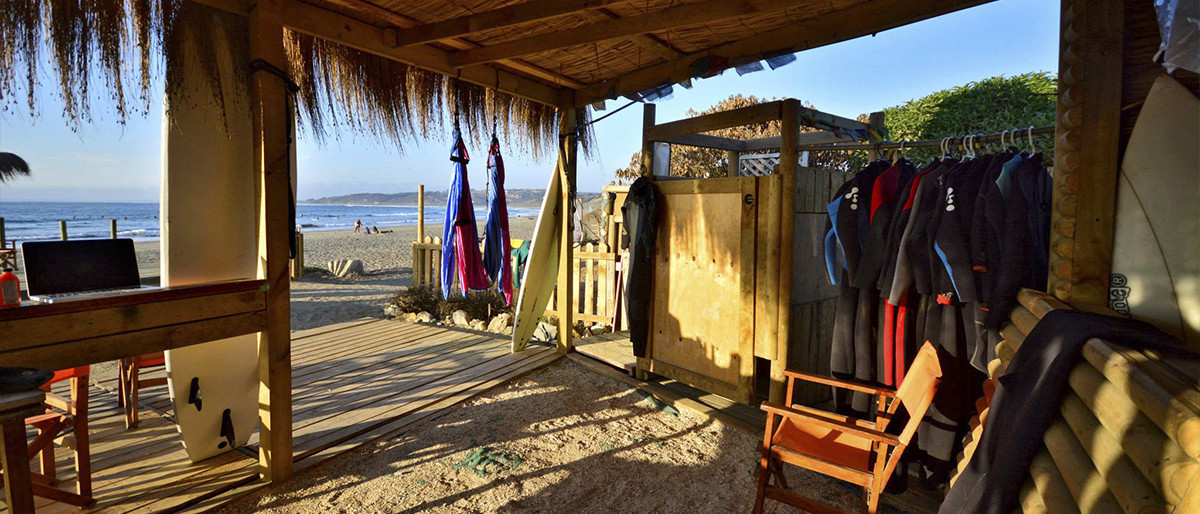 Escuela de Surf Aloha en la playa La Boca, Concón